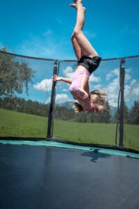 自閉症の子どもに最適なトランポリンを室内で楽しむ方法は？