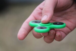 自閉症の子どもに最適な遊具とは？購入時の注意点は？