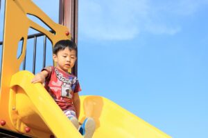 自閉症の子どもに最適な遊具は？依頼前に確認すべきポイントとは？