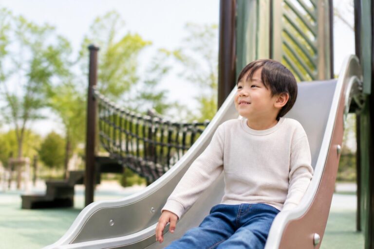 自閉症の子どもが遊具で遊ぶときの事故防止策は？